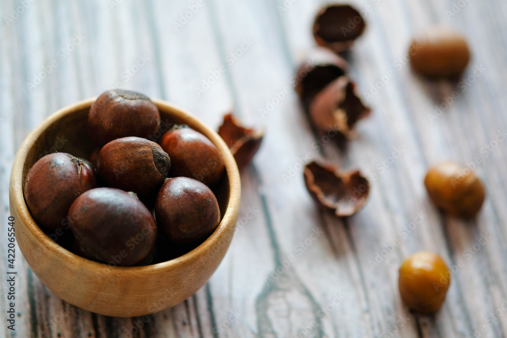 Obraz premium Close up a cup of chest nuts