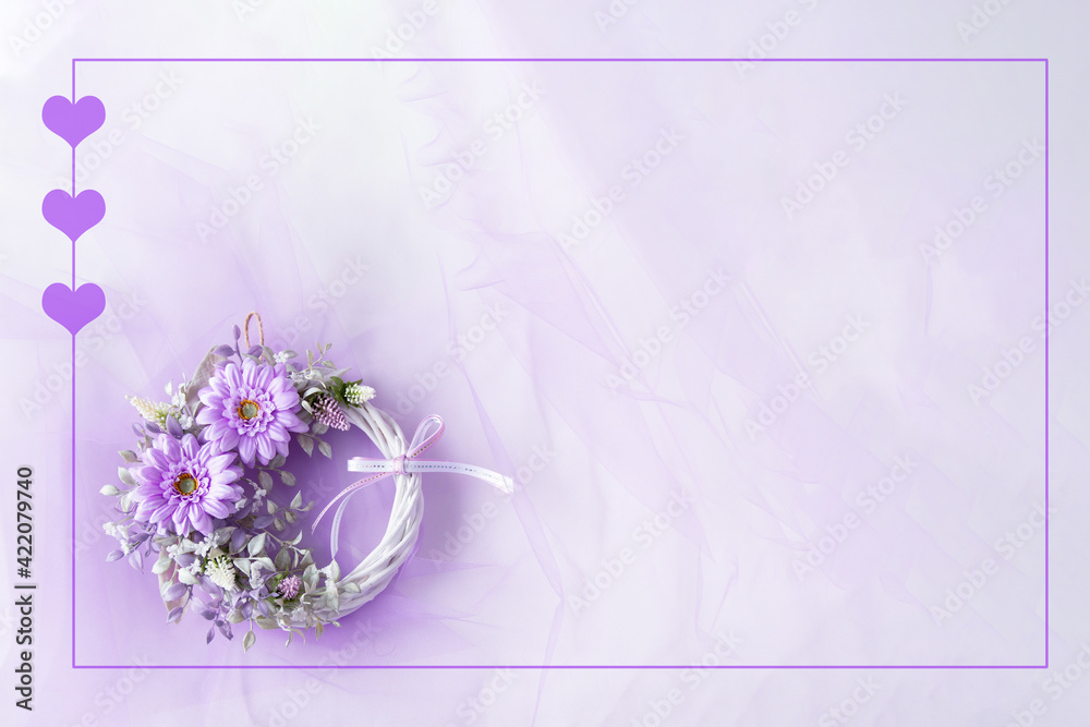 グラデーションの美しいラベンダー色のガーベラのリースのハートフレーム 薄紫のチュールの背景 Stock Photo Adobe Stock