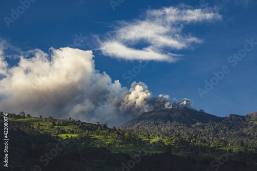 Fényképezés Turrialba Volcano is an active volcano in central Costa Rica that has been explo