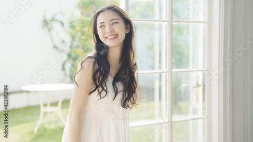 さわやかな女性　ライフスタイルイメージ photo