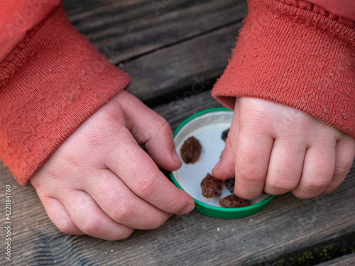 bouchon qui sert d'assiette pour les enfants photo