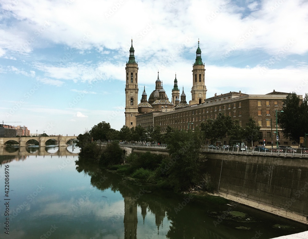 Obraz premium Iconic Basilica del Pilar in Zaragoza, Spain. 
