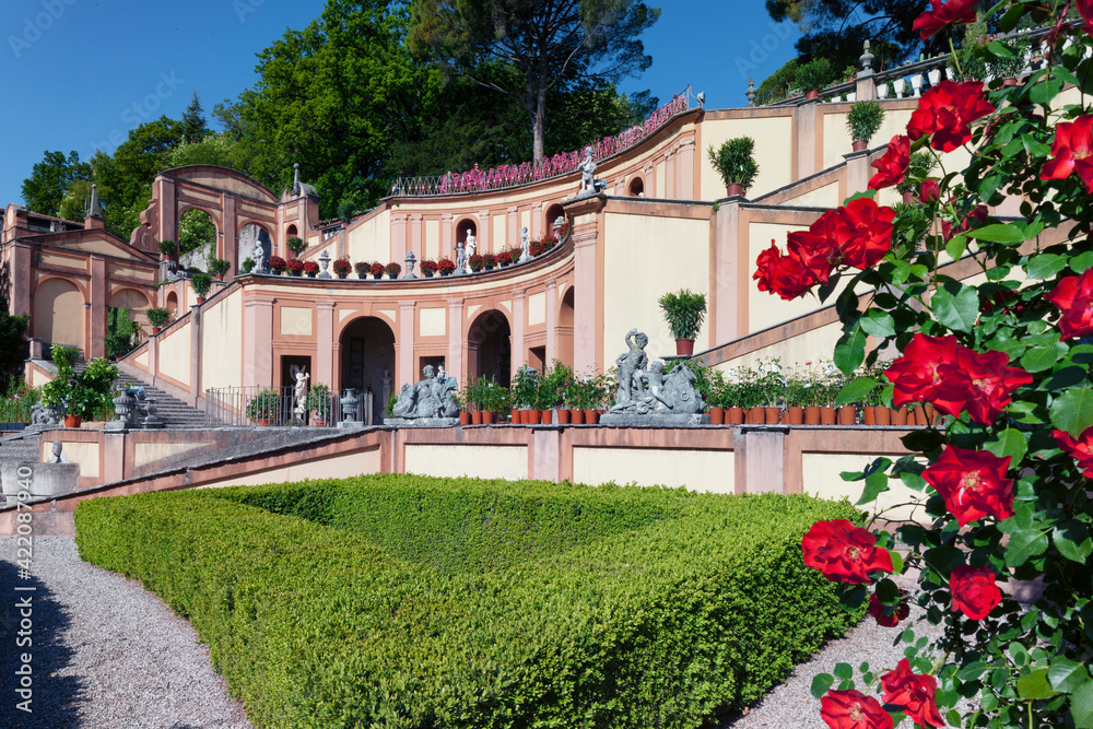 Obraz premium Bogliasco, Gargnano, Brescia. Giardino con ala di architettura neoclassica