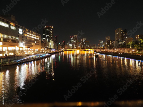 night view of the city © chartreuse