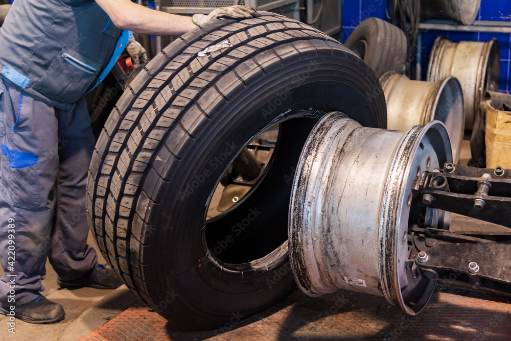 Tire workshop operator who uses a machine to mount or remove a truck wheel. Tire workshop operator who uses a machine to mount or remove a truck wheel.