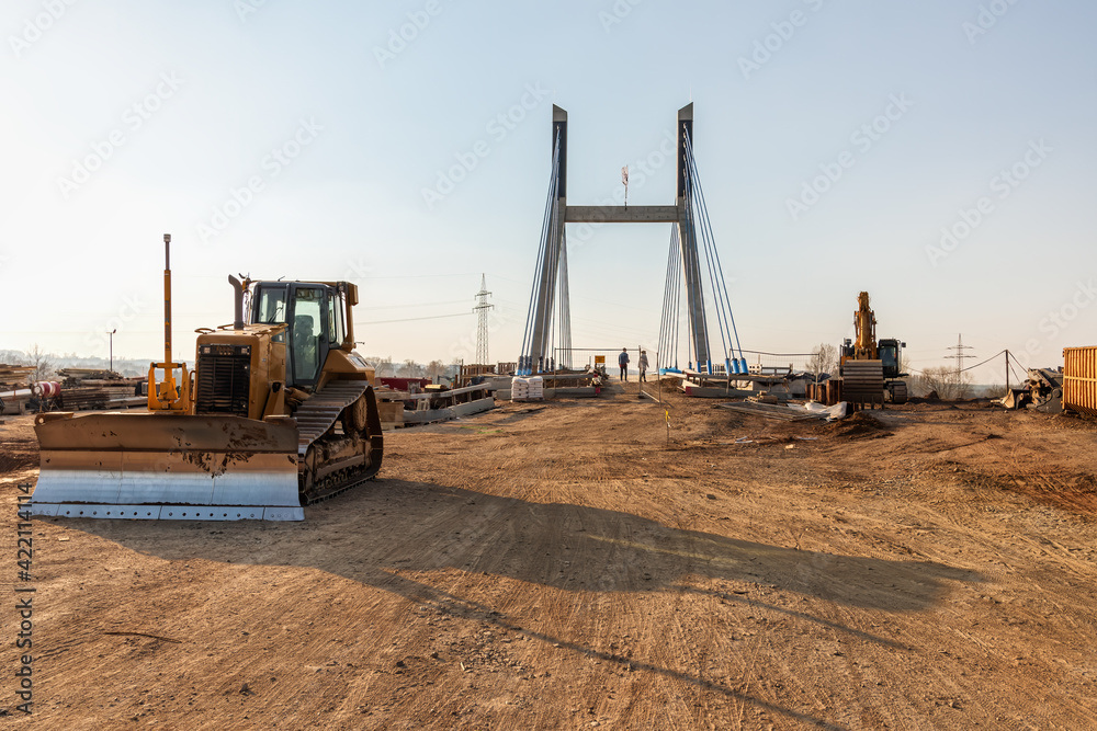 Baustelle einer Brücke mit Straße im Rohbau, links unten Planierraupe, rechts Bagger, links oben Freiraum, Himmel wolkenfrei, Baustelle einer Brücke mit Straße im Rohbau, links unten Planierraupe, rechts Bagger, links oben Freiraum, Himmel wolkenfrei,