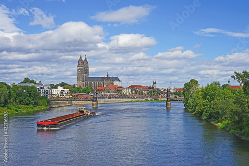 Elbeschifffahrt in MAgdeburg