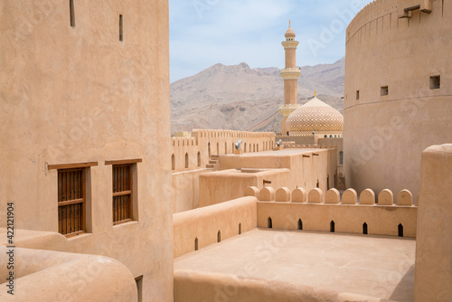 Obraz na plátně Minaret, dome and walls of medievel arabian fort of Nizwa, Oman