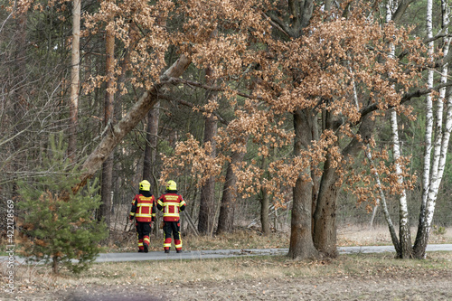 Feuerwehr im Einsatz Windwurf photo