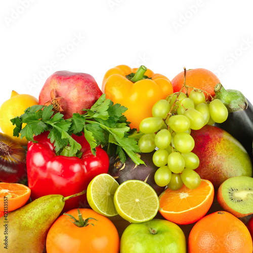 Fototapeta Naklejka Na Ścianę i Meble -  fruits and vegetables isolated on white background.