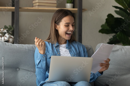 Canvas-taulu Close up overjoyed woman reading good news in paper letter sitting on couch with