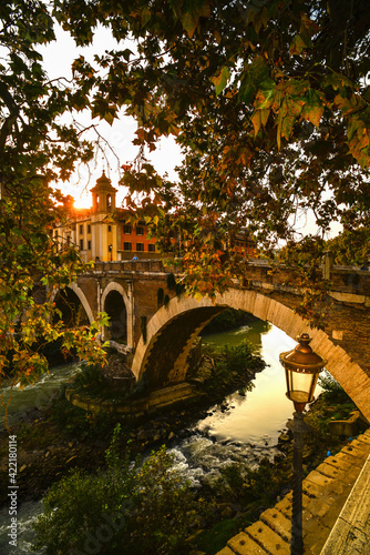 Εκτύπωση καμβά Late afternoon on the Ponte Fabricio bridge to the Tiber Island (Isola Tiberina)
