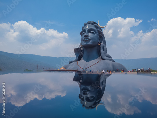 COIMBATORE , INDIA - March 20, 2021: Reflection of Adiyogi Shiva Statue - People Are Visiting And Praying Lord Shiva Statue in Isha Yoga Fototapet