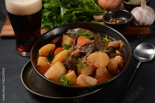 Fényképezés Irish stew made with beef, potatoes, carrots and herbs