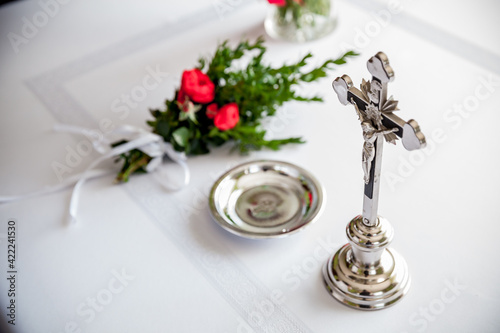 Krzyż dekoracyjny, ceremonia weselna, ślubna, dekoracja, wystrój kościelny, kościół 