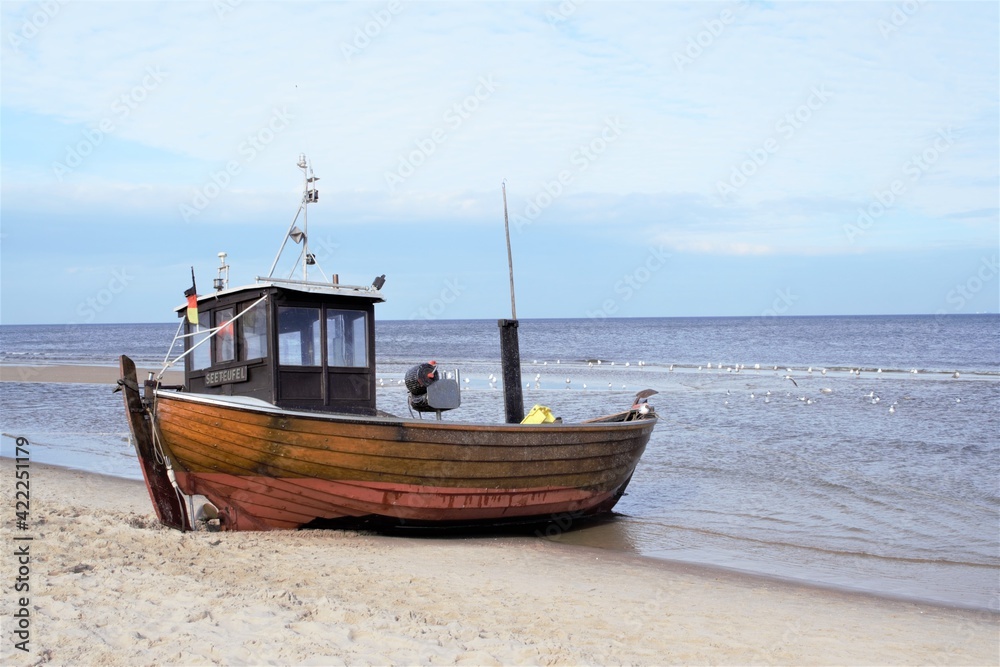 Fischerboot am Strand von Ahlbeck