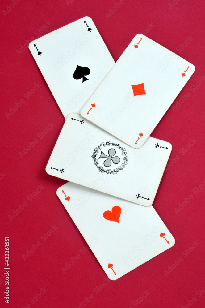 Obraz premium Quatre as sur tapis rouge