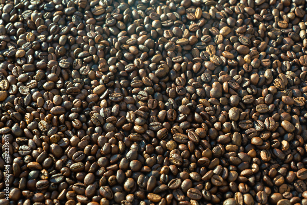 Obraz premium Roasted coffee beans texture close up