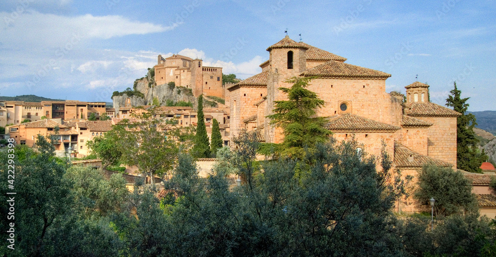 Église et citadelle à Alquézar, Aragon, Espagne