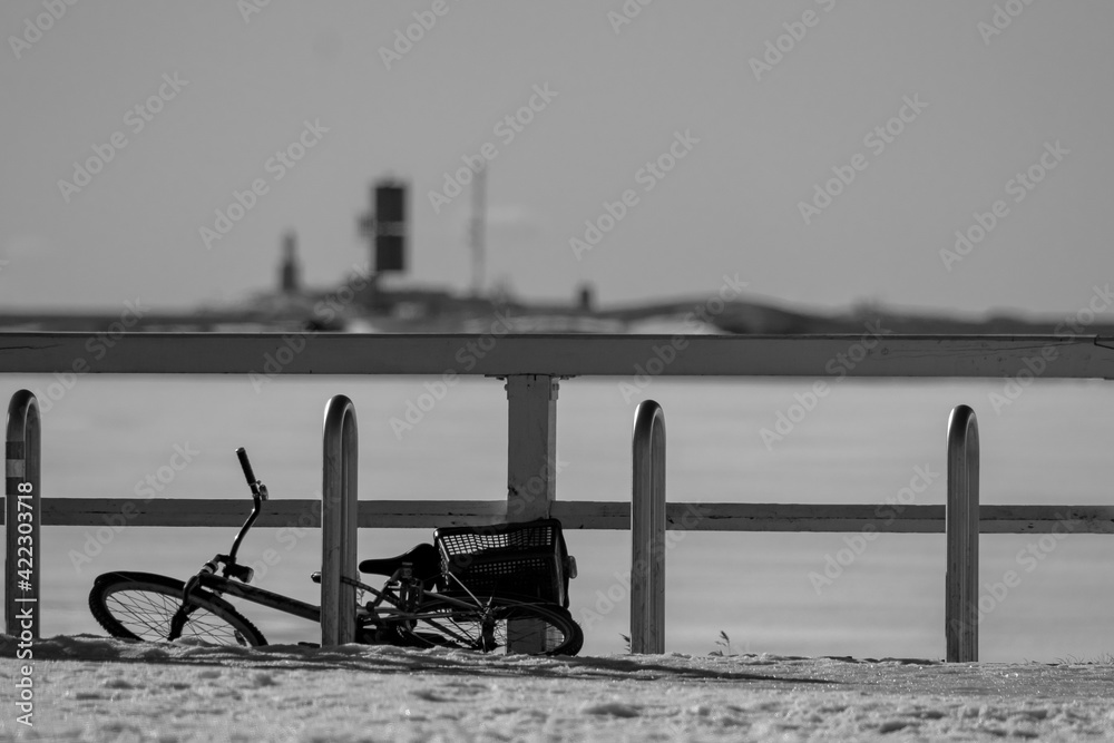 An abandoned bicycle left to the waterfront.