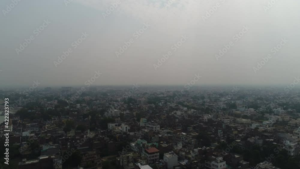Ville de Varanasi (Bénarès) dans l'Uttar Pradesh en Inde vue du ciel Ville de Varanasi (Bénarès) dans l'Uttar Pradesh en Inde vue du ciel