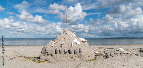 Fototapeta Naklejka Na Ścianę i Meble -  Sandburg am Ostseestrand