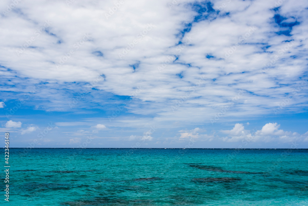 Obraz premium Beautiful sky and sea in the Kenting National Park of Pingtung, Taiwan