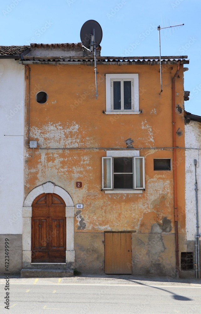 Fototapeta premium Central Italy Village Old House Facade