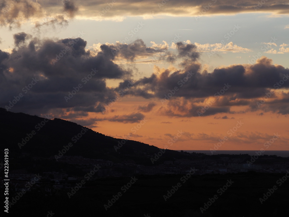 Atardecer en las proximidades de Castro Urdiales, España. Atardecer en las proximidades de Castro Urdiales, España.