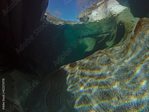 Light reflection on the rock underwater