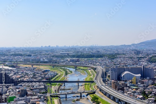 展望台から望む川西市、池田市、宝塚市の市街地