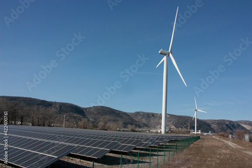éolienne  et photo voltaïque 