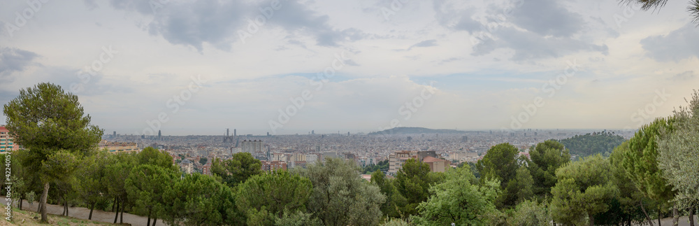 Obraz premium Panoramic view towards coast from Park Güell in Barcelona, Catalonia.