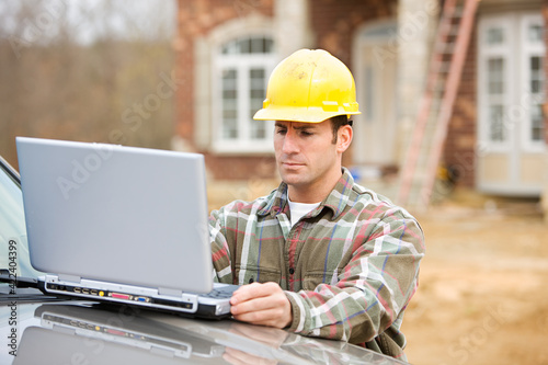 Construction: Worker Uses Wireless Computer