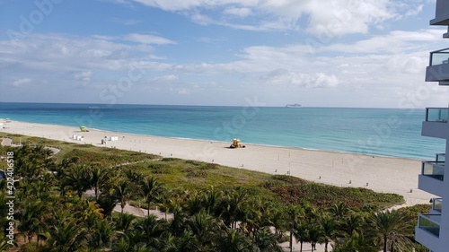 Fototapeta Naklejka Na Ścianę i Meble -  South Beach Miami Hotel View 