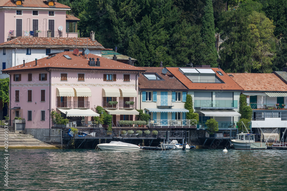maison colorée sur le Lac de Côme - Italie