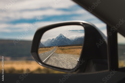 Stampa su tela view of mount cook new zealand in the rear view mirror