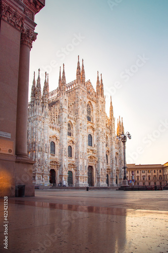 Fototapeta Naklejka Na Ścianę i Meble -  Milan Cathedral (Duomo di Milano) with empty square due to coronavirus lockdown (red zone)