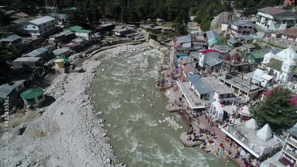Village de Gangotri dans l'État de l'Uttarakhand en Inde vue du ciel