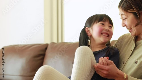 笑顔の日本人親子