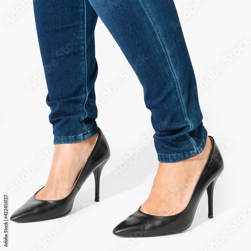 Obraz na plátne Woman with her black high heel