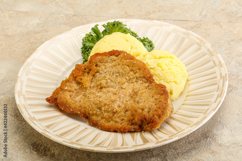 Crispy chicken schnitzel with mashed potato Crispy chicken schnitzel with mashed potato