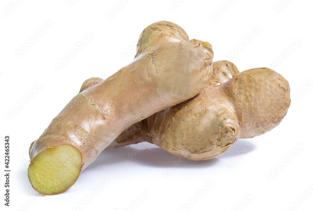 Fototapeta premium ginger root isolated on white background
