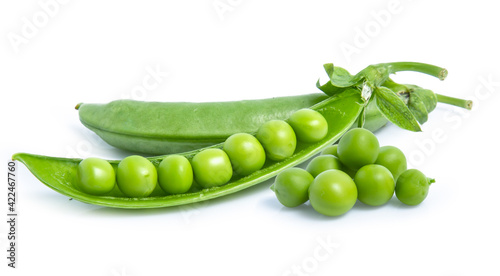 Fotografiet green pea vegetable bean isolated on white background