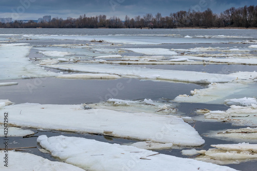 Ice drift in spring