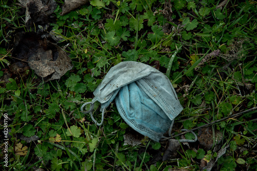 covid-19, surgical mask abandoned