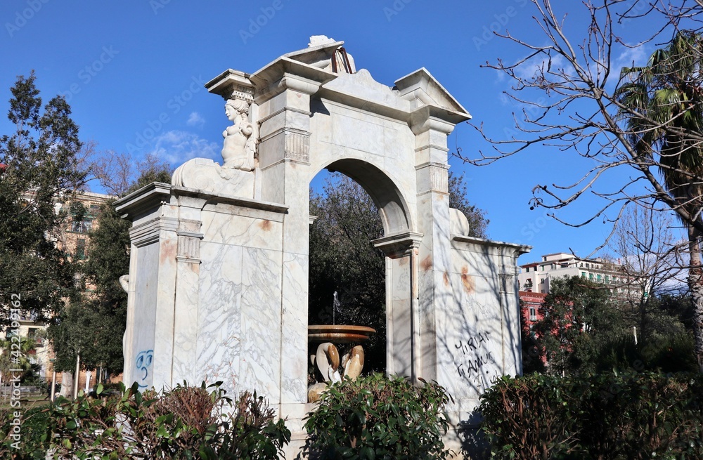 Napoli - Fontana di Santa Lucia nella villa comunale