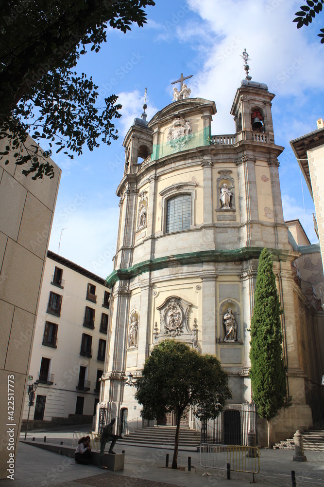 Fachada de la Iglesia de San Andrés en Madrid, España
