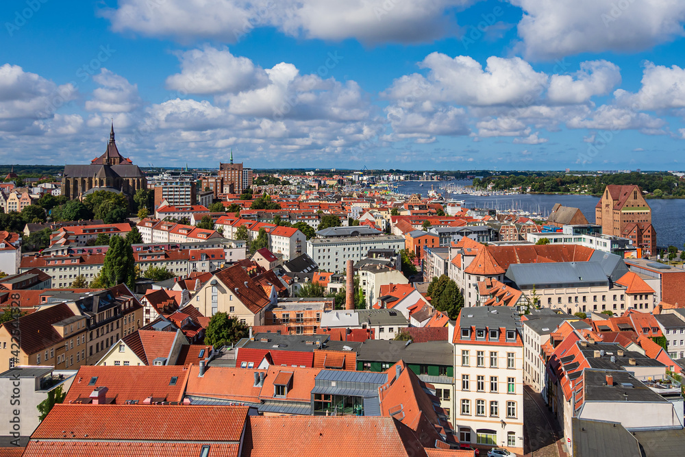 Blick über die Dächer der Hansestadt Rostock