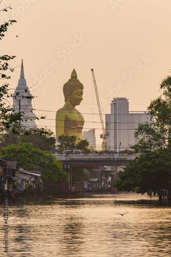 Photography Dhammakaya Thep Mongkol Buddha statue at Wat Paknam Bhasicharoen.